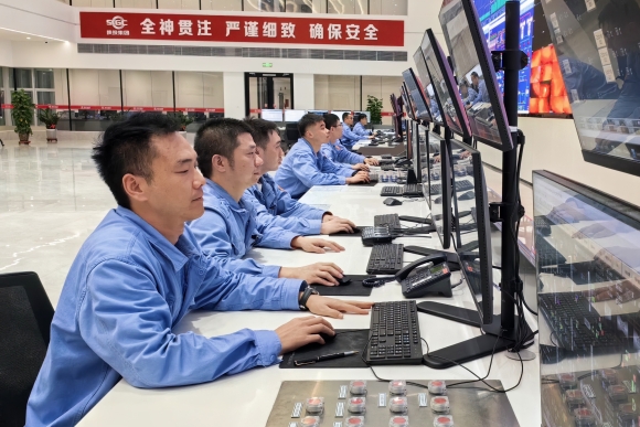 1--清水川能源：国庆保电“不打烊” 一腔热诚勇继续_副本.jpg