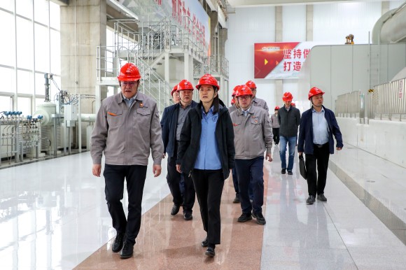 1--amjs澳金沙门线路首页集团党委委员、总会计师郑波一行到清水川能源公司开展秋安督导检查.jpg